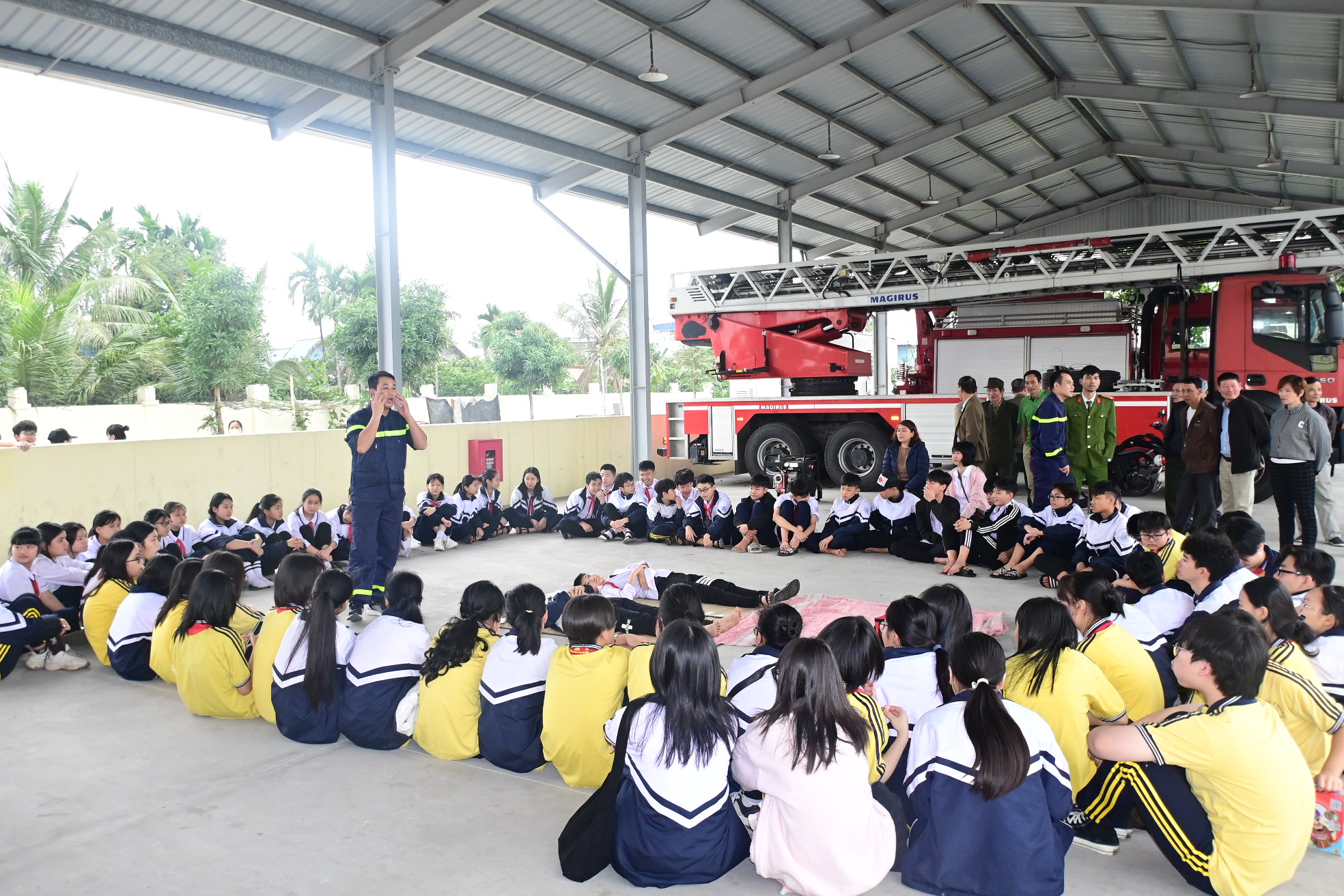 Gần 2.500 người tham gia các hoạt động trải nghiệm, thực hành về PCCC&CNCH vào 2 ngày cuối tuần